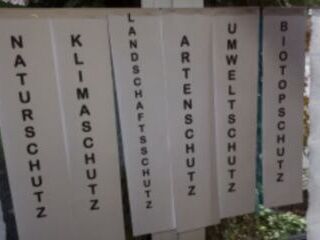 Bänder mit Aufschrift Naturschutz