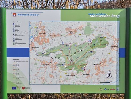 Große Naturpark-Übersichtskarte in einer Schautafel