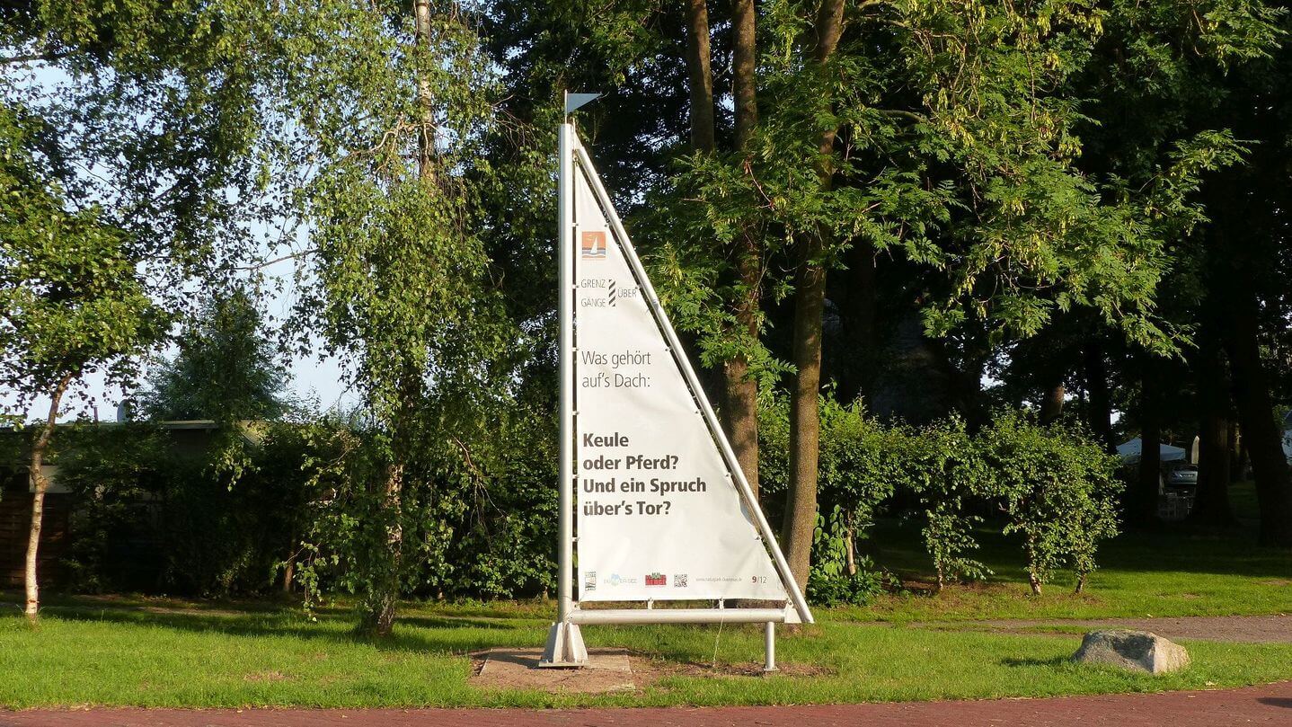 Segel mit Schriftzug