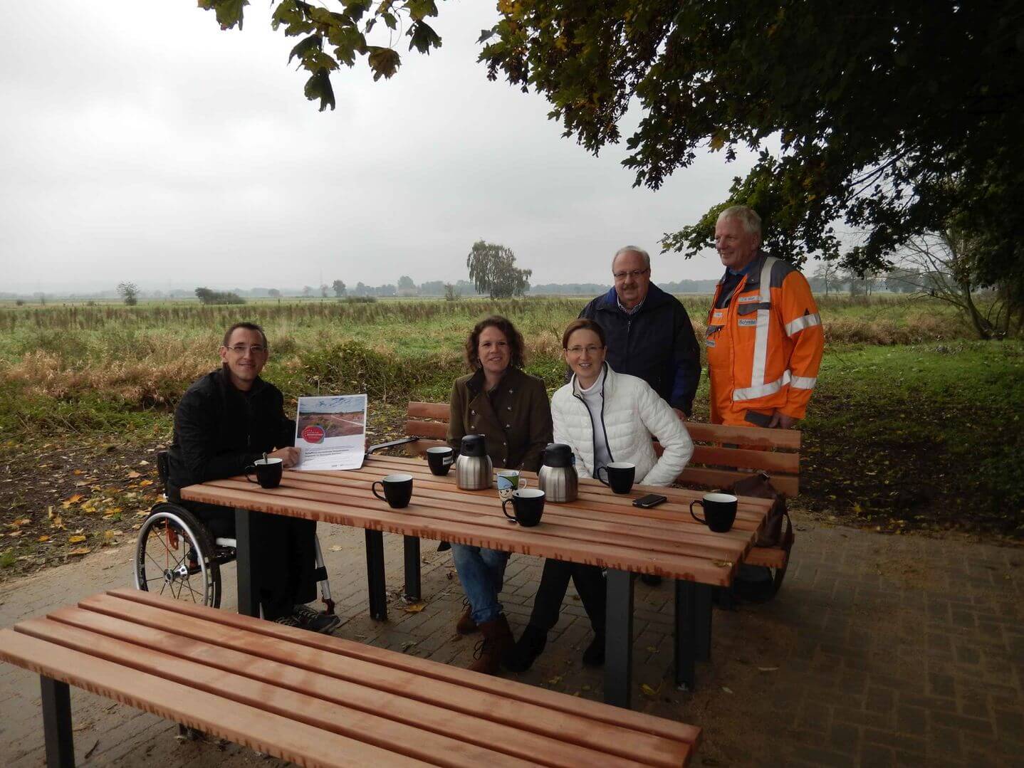 Picknicksitzgruppe mit Tisch und Bänken