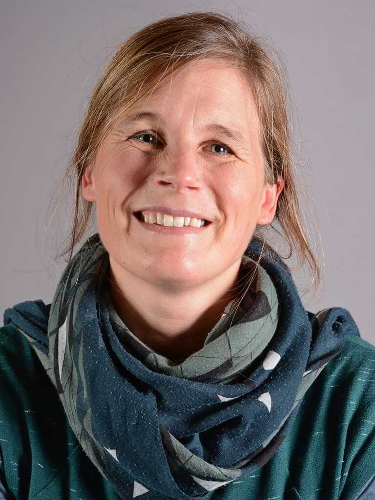 Porträtfoto von Nina Maurer.